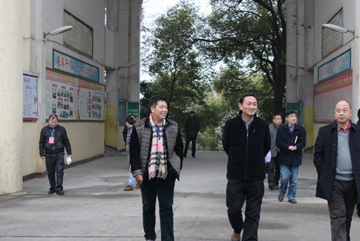 �н������쵼����У����